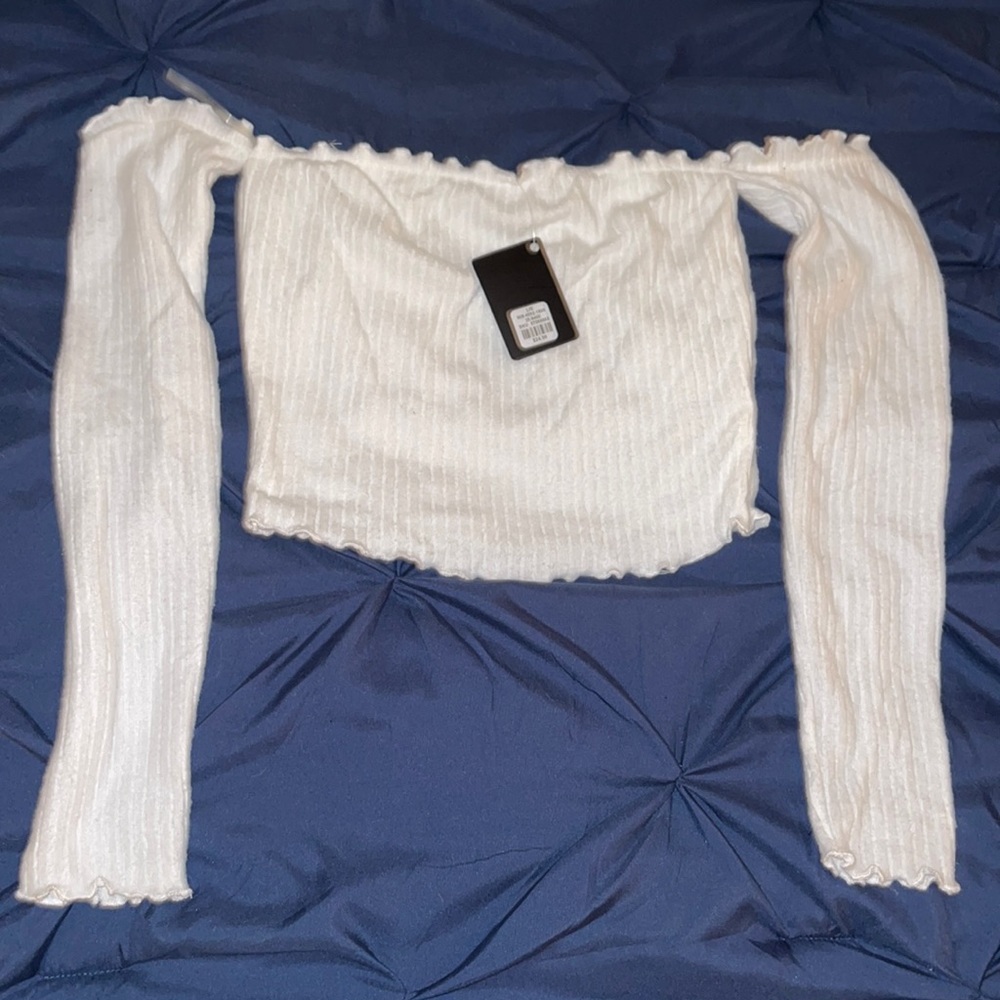 Off the shoulder cropped shirt